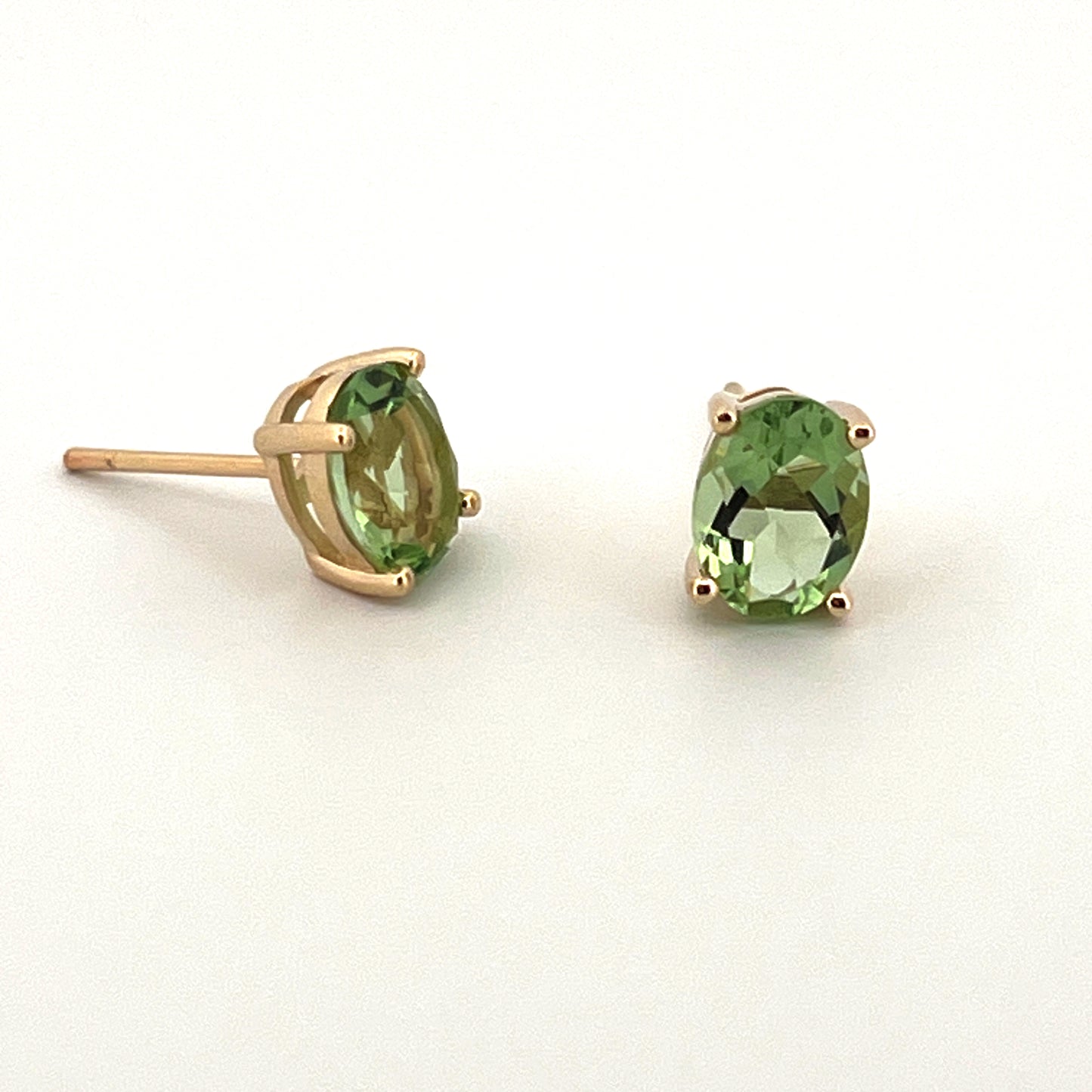 Earring Peridot stone